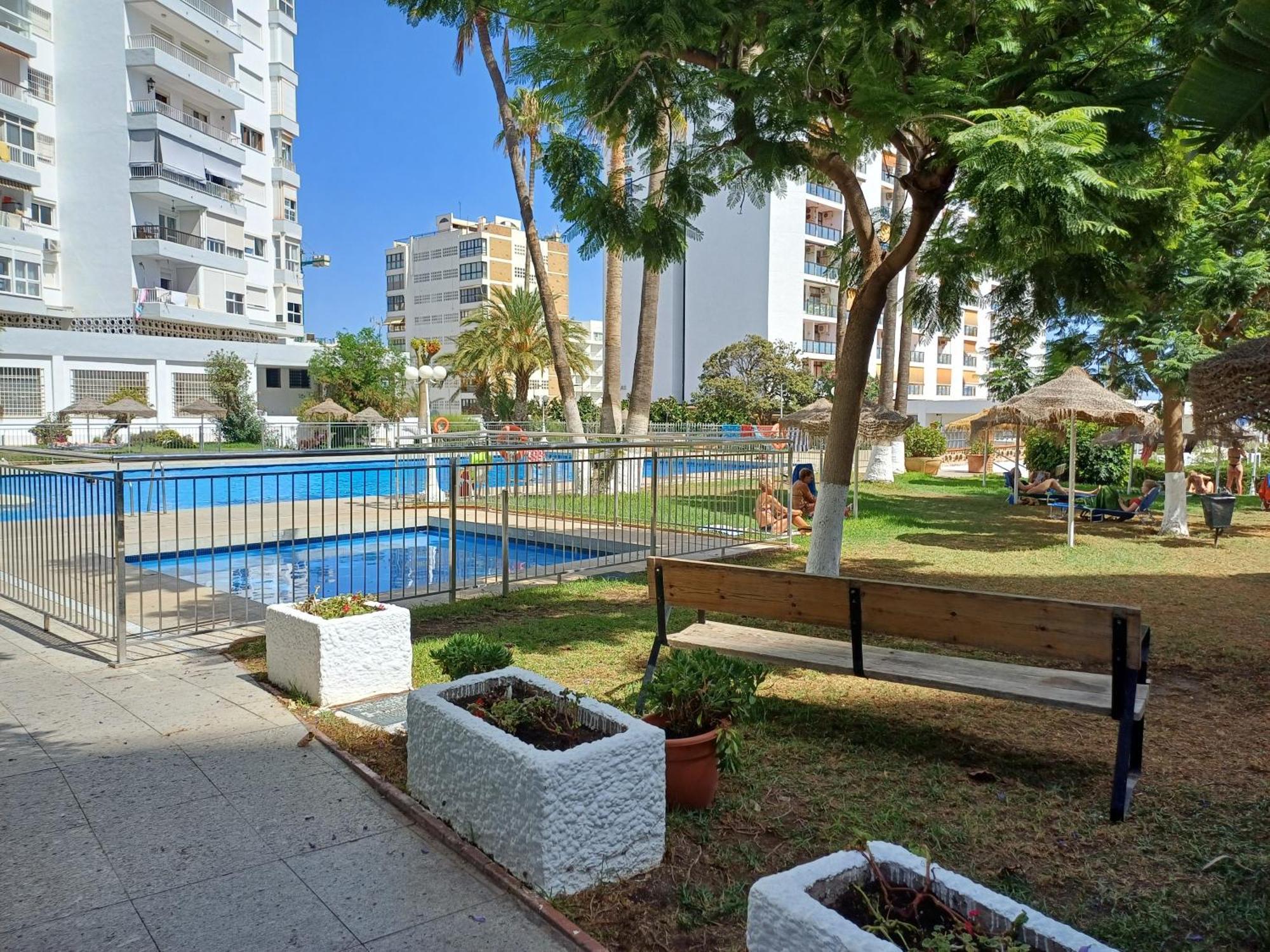 Luminoso Estudio Muy Cerca De La Playa Benalmádena Exterior foto